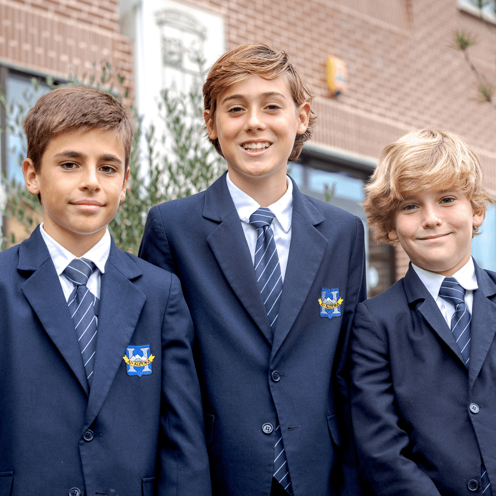 Alumnos de Highlands School El Encinar con uniforme escolar en La Moraleja