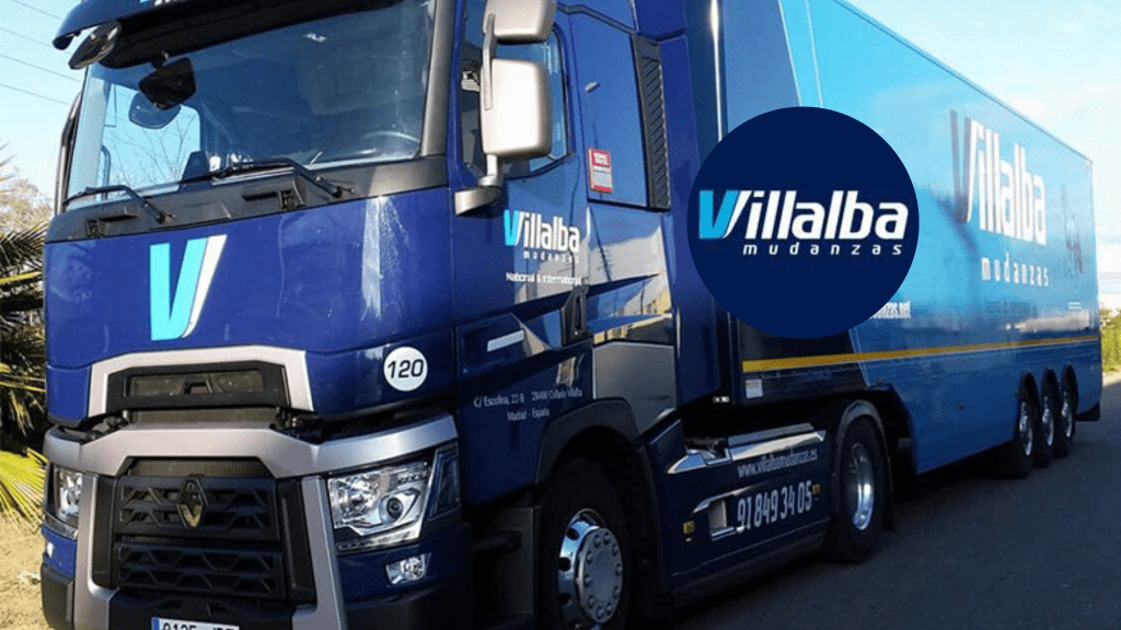 Camión de empresa de mudanzas realizando un traslado en La Moraleja